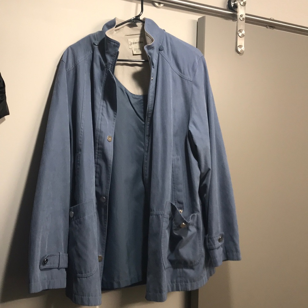 Windbreaker coat